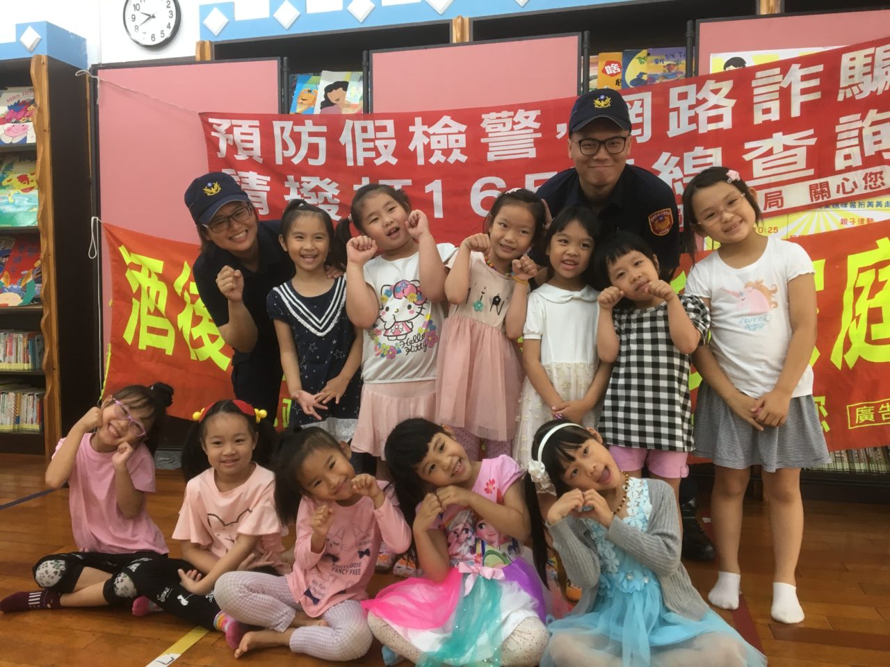 以行動劇介紹新制服 幼童開心認識左營警【圖/翻攝畫面】