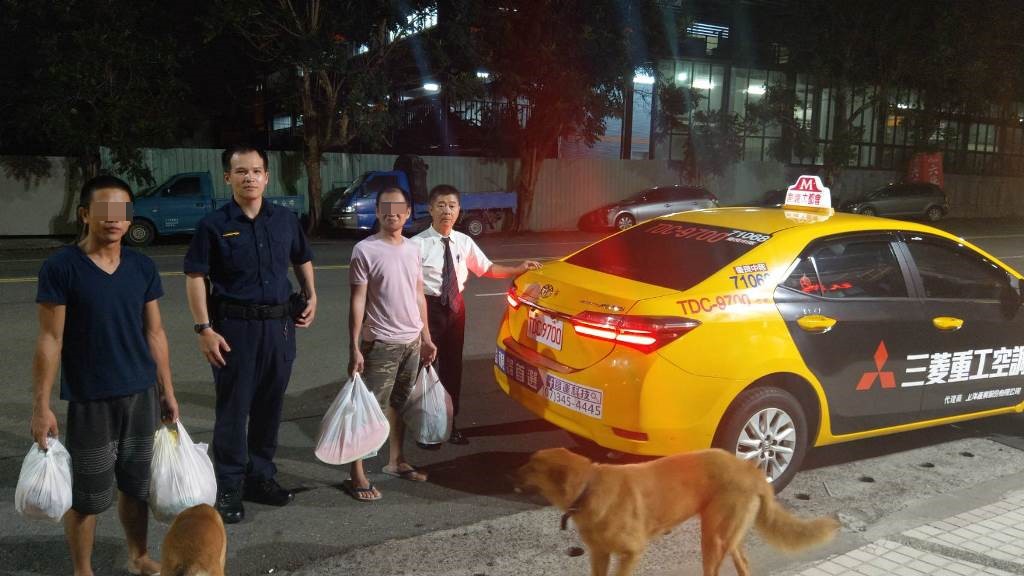 移工購物遺忘計程車內，仁美警調閱監視器找回【圖/翻攝畫面】