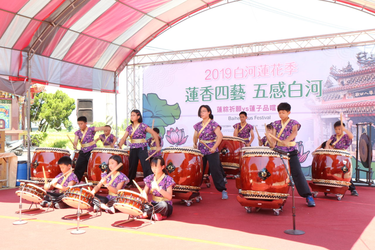 仙草國小太鼓表演(記者謝國樑翻攝)