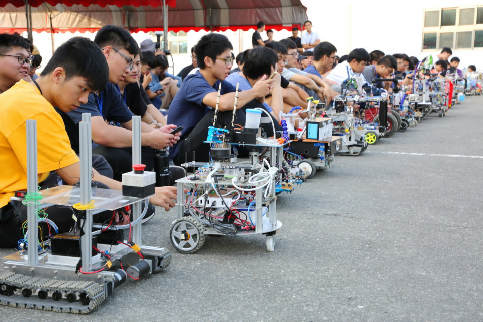 嘉大女子團隊創紀錄　勇奪生機盃田間機器人競賽第1名