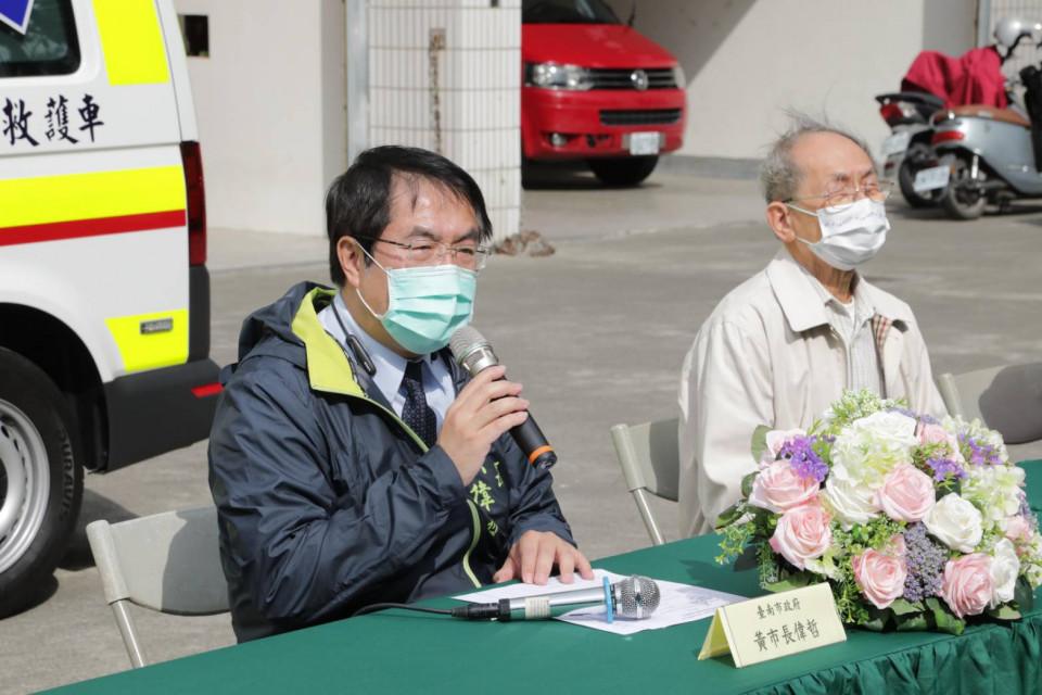 生達製藥捐贈台南首輛「巴騰堡格紋」救護車
