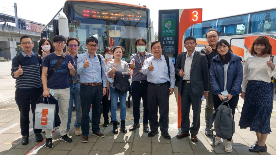 新北市政府交通局體驗台南自駕巴士 參訪智慧交通施政成果