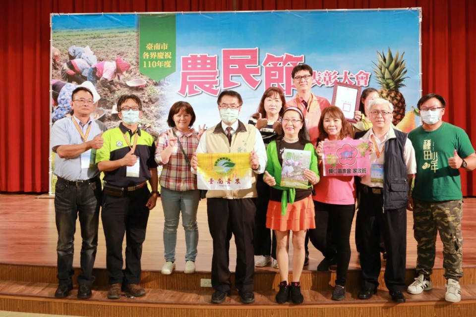 南市慶祝農民節 黃偉哲表彰116位傑出農人 肯定優秀表現讓台南農業更精進