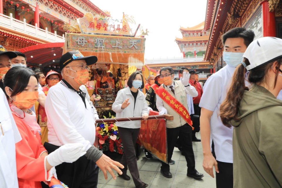 黃偉哲陪同總統蔡英文 參與台南香科盛事 偕同扶轎祈願民眾健康平安