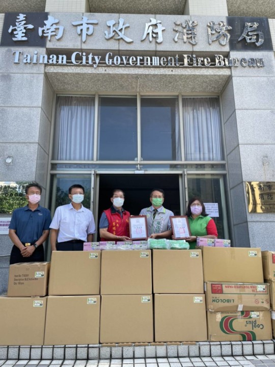 支持第一線消防人員 市議員蔡旺詮攜手台南在地店家捐贈防疫物資