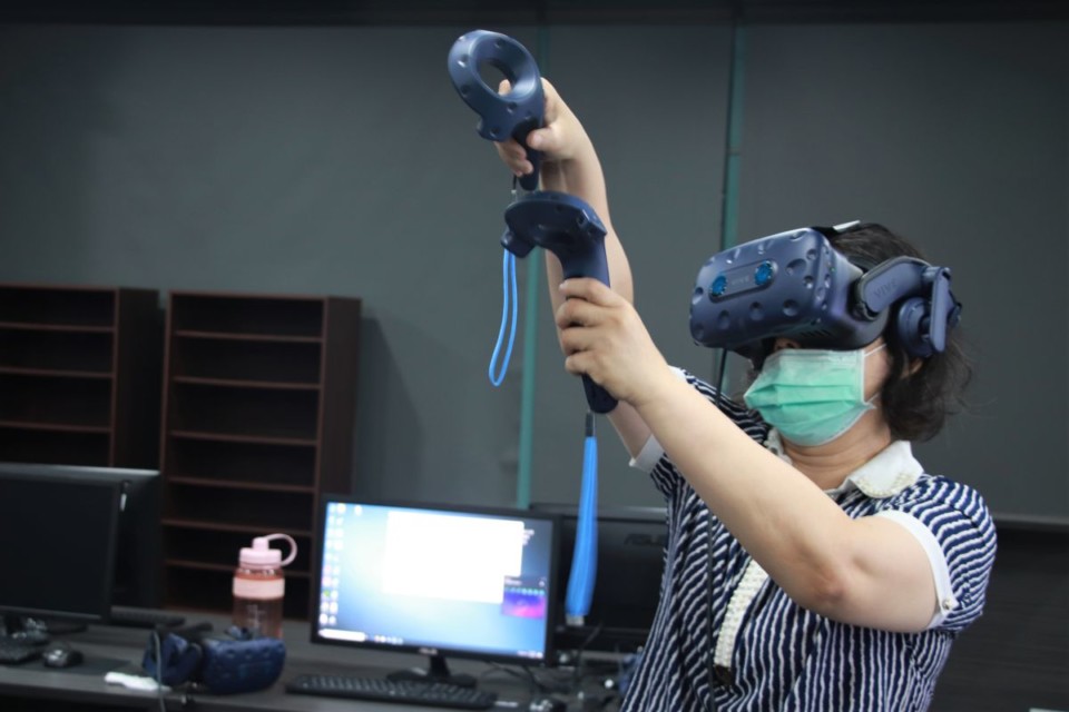 無懼疫情，不用進醫院也可以實習－中臺科大攜手醫研雲集公司協助學生VR實習