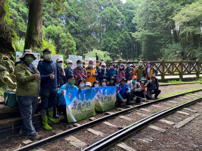 眠月線淨山活動　清理石猴遊憩區陳年垃圾