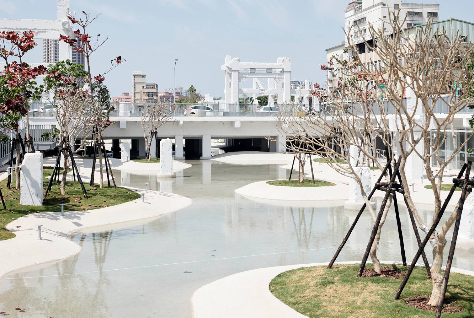 「河樂廣場」以「城市潟湖」為設計概念  是旅客的熱門拍照打卡點
