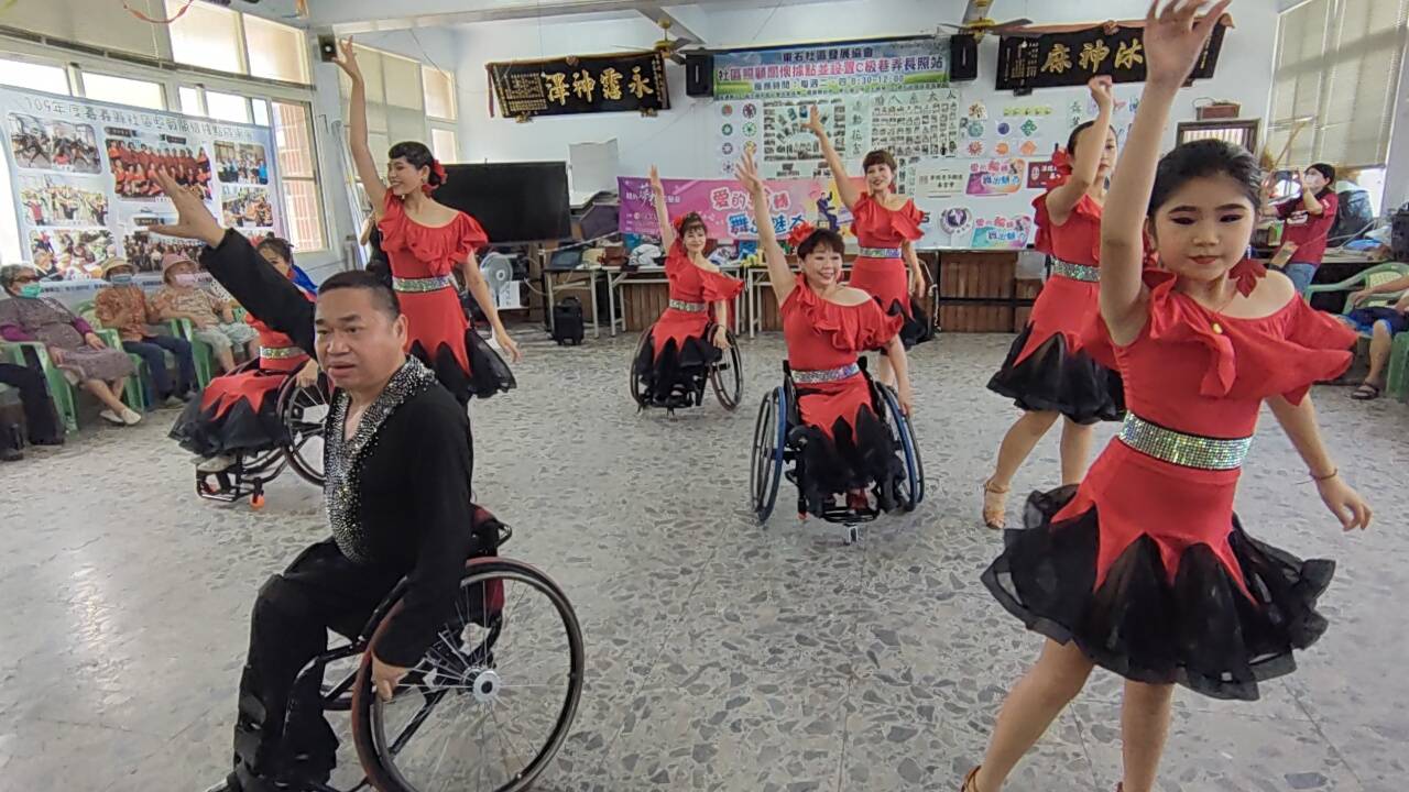 當輪椅成為舞鞋　鼓勵長輩舒展身心