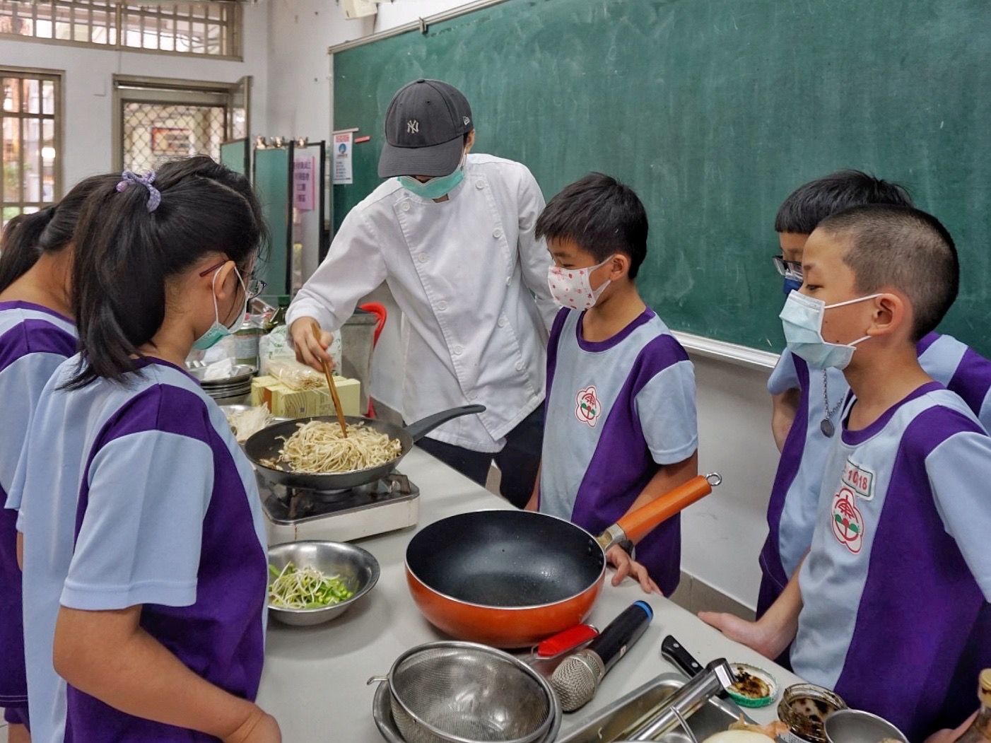 改善學校中央廚房 自辦午餐比例逾9成摘六都之冠