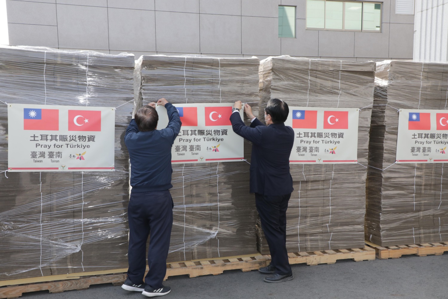 媒合企業6000只紙箱 支援土耳其