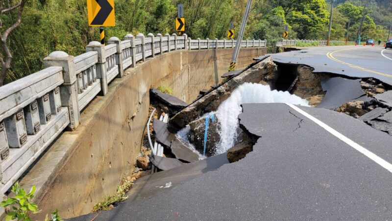 竹縣寶山雙胞胎井路口至五油路因水管破裂封閉雙向　3/13日上午恢復單向通車