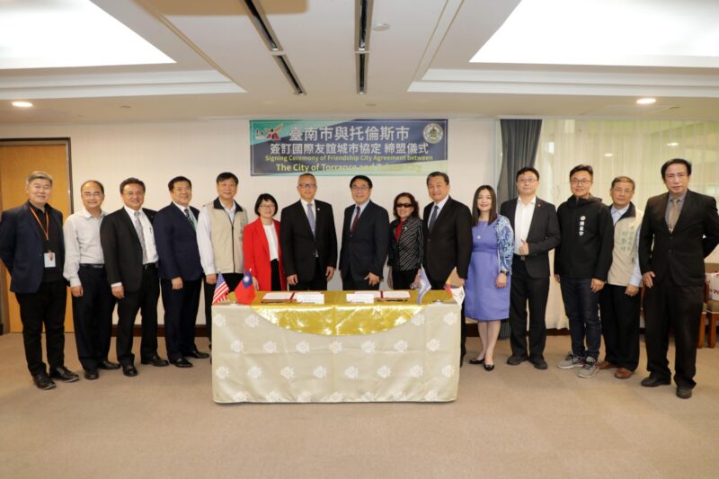 黃偉哲市長與美國托倫斯市長陳光豪 簽署國際友誼城市協定