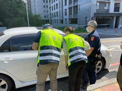 白牌車載客賺百元罰10萬 中市法制局籲切勿觸法