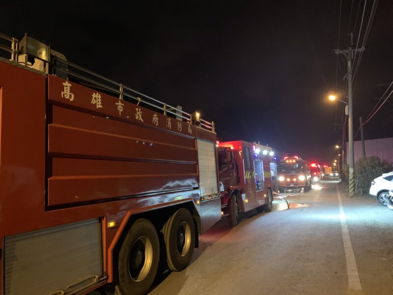 里港工業區工廠大火濃煙竄天際    陳其邁指示高市消防局主動支援