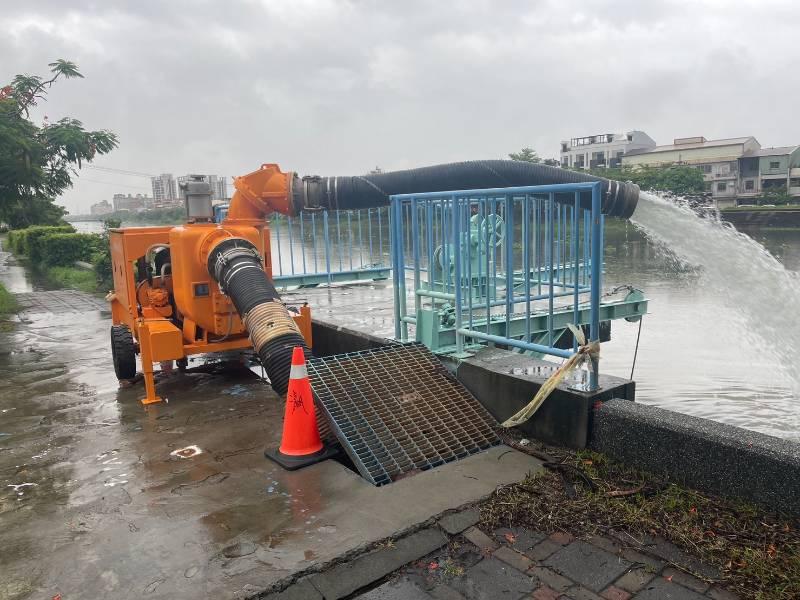 臺南強降雨 抽水站全數啟動 市府宣布二級開設 確保市民安全