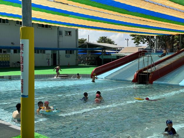 50元銅板價的消暑新選擇   臺南市立游泳池戶外池正式開放