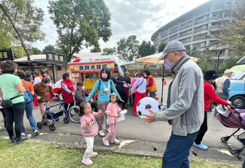 好運龍來喜迎春　八德榮家春節活動結合聯歡會及園遊會讓長輩感受大家庭團圓喜慶