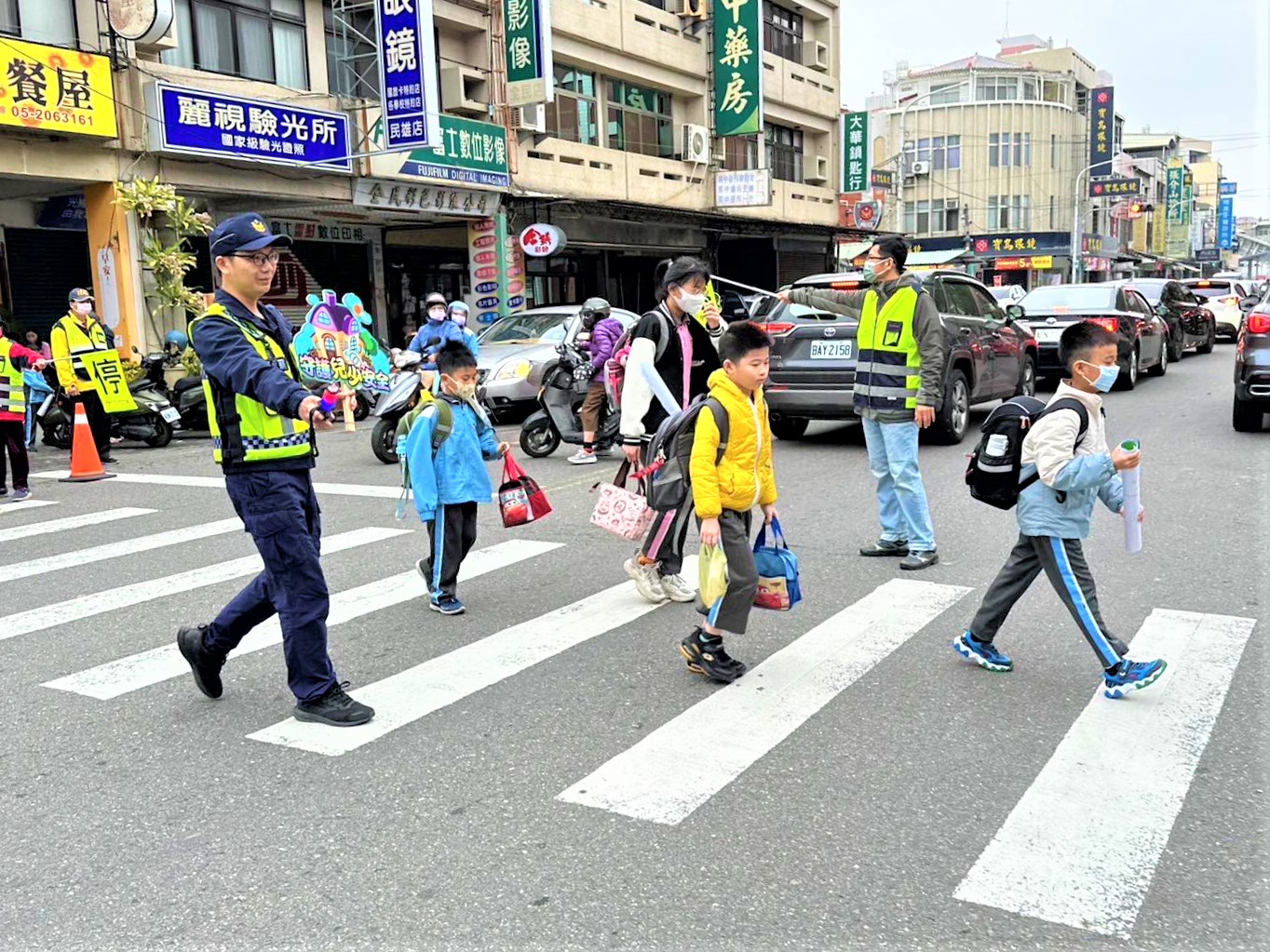 守護兒少安全 嘉縣警開學日啟動護童勤務 媒事．看新聞