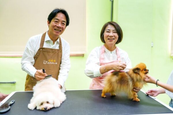 屏東縣動物之家揭牌  賴總統率先認養截肢流浪犬