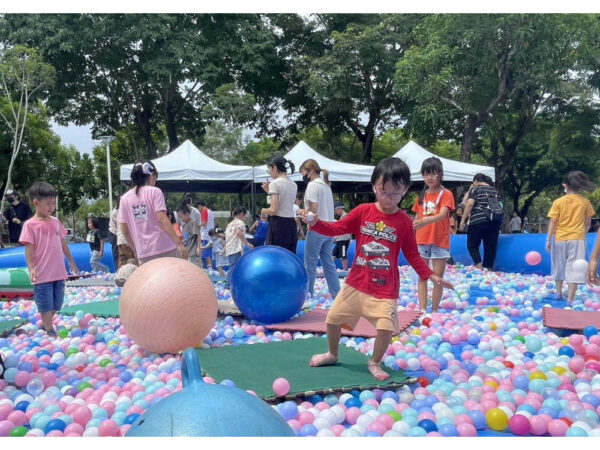 將球池超大化　親子共享球池尋寶趣