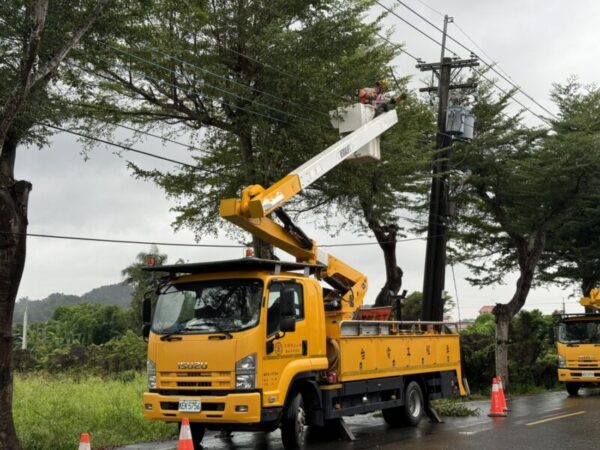 強颱康芮侵襲  台電鳳山區處全力搶修恢復電力