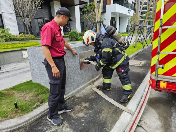 橋頭消防隊大樓搶救演練  提升火災應變效率與安全意識