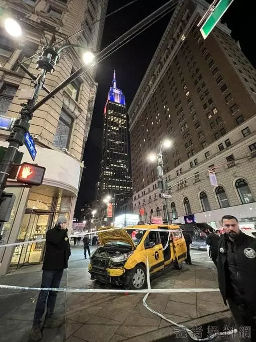 影/紐約聖誕驚魂！計程車衝撞梅西百貨釀6傷 路人合力推車救人