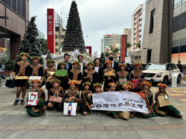 精靈的耶誕心願圓夢 為台灣世界展望會弱勢兒童送上祝福