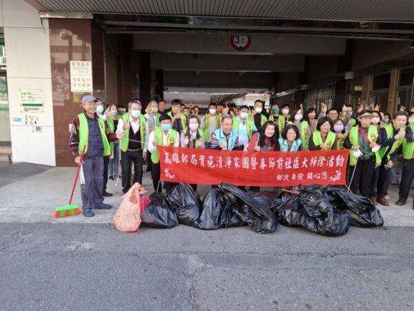 高雄郵局攜手社區大掃除！尤素珍局長帶頭防治登革熱  展現在地關懷