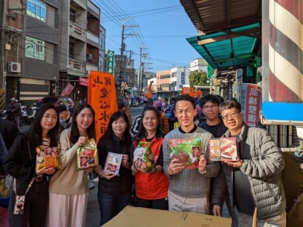 大岡山產業發展協會執行長張騏晟認購400份愛心年菜 為弱勢家庭獻上最真摯的溫暖問候