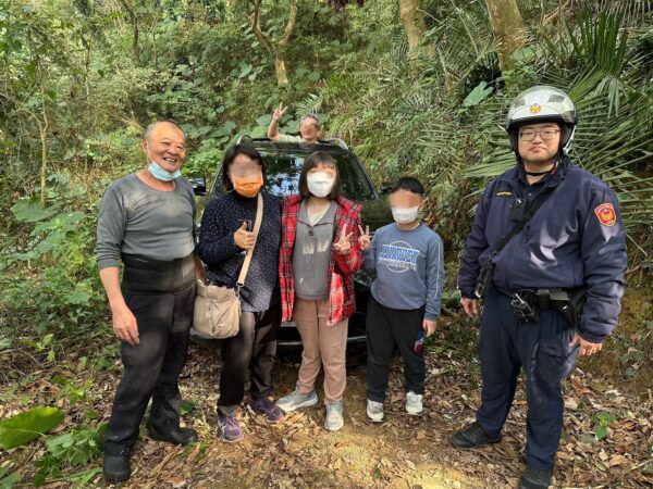 月世界風景區迷航│岡山警即刻救援一家五口