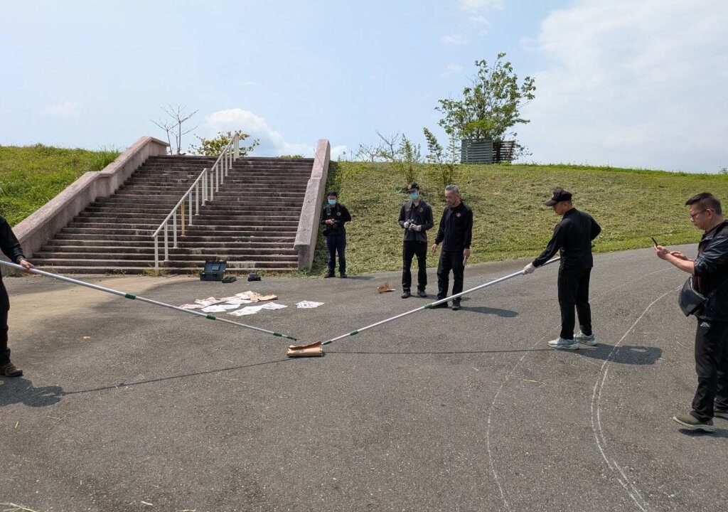 法院前驚見「可疑包裹」嚇壞民眾　警方封鎖現場結果竟是報紙