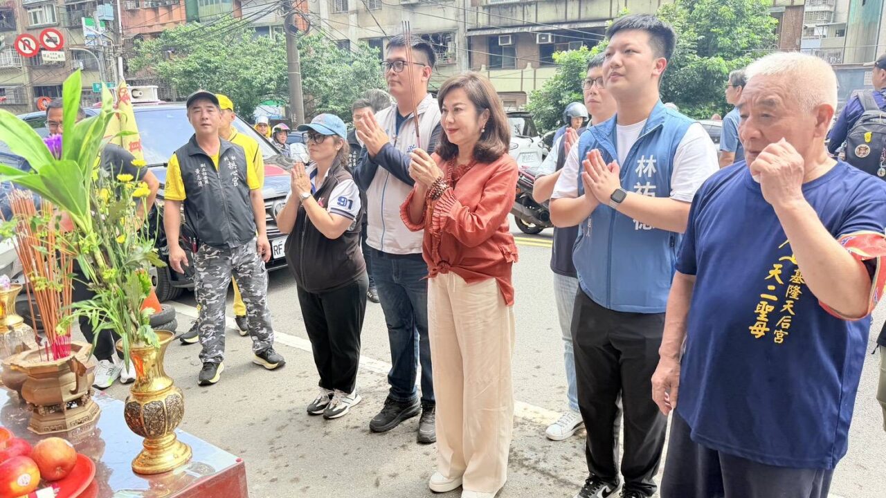 新北拱心宮媽祖巡禮基隆　邱佩琳祈願四時無災
