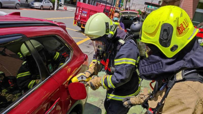 因應低碳運輸趨勢 消防局精進電動車滅火救援能力