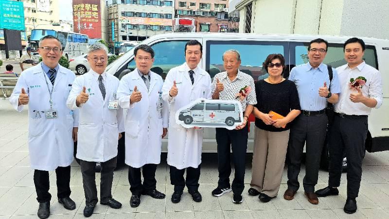在地企業陳瑞坡捐贈奇美醫救護車 緊急救護注入強心劑